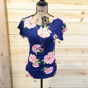 Cabbage Rose Top With Goldtone Chain Accent Sz Sm